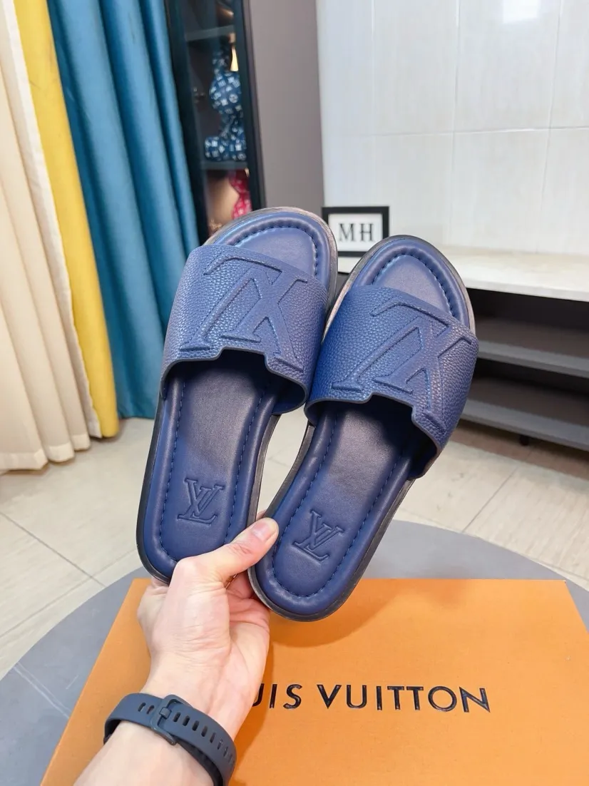 Men's shoes 💰300🌸🌸LV Ordinary men's spring and summer slippers, uppers imported from Italy, cowhide fabric, logo graphics, high-quality craftsmanship, soles: original soles specially provided by the original factory, exclusive movable molded soles super comfortable, original factory single goods, 🔍🔍high quality, you can enter and exit the counter at will, welcome to compare, size 38-45